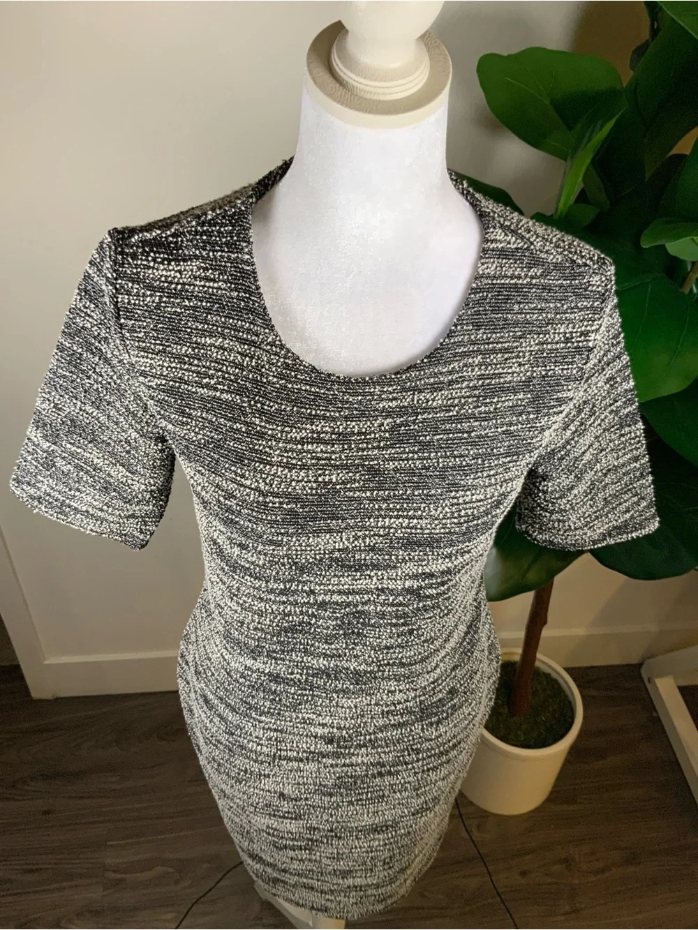 Banana Republic Black & White Knit Short Sleeve Dress